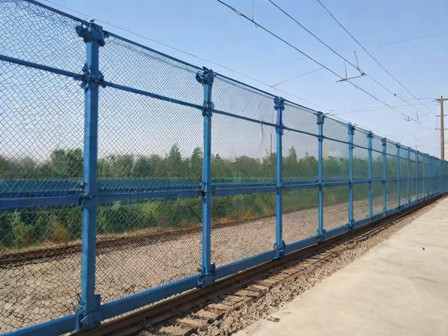 铁路护栏网厂家代理,专业定做铁路护栏网栅栏