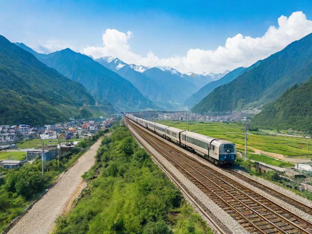 达成铁路建成前出川,达成铁路什么时候建成的
